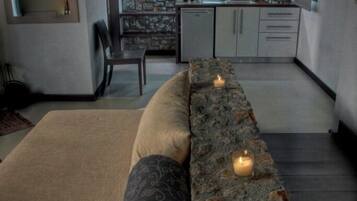 Deluxe Suite, 1 Bedroom, Jetted Tub | Living area | Flat-screen TV, fireplace