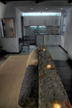 Deluxe Suite, 1 Bedroom, Jetted Tub | Living area | Flat-screen TV, fireplace - Diochri (Xylokastro-Evrostina)