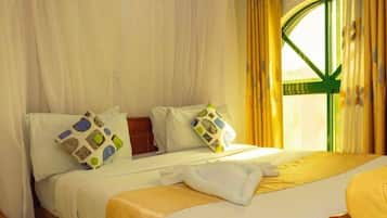 Quarto casal luxo | 1 quarto, cofres nos quartos, escrivaninha, Wi-Fi de cortesia