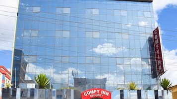 Vista frontal de la propiedad