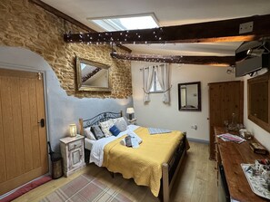 Comfort Double Room, 1 Double Bed, Courtyard View, Beachside | Hypo-allergenic bedding, individually decorated, individually furnished - Norfolk Accommodation - mYminiBreak (King's Lynn)