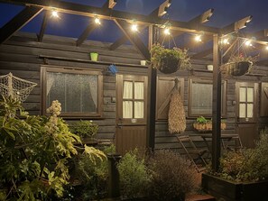 Comfort Studio Suite, 1 Katil Kelamin (Double), Courtyard View, Beachside | Peralatan tempat tidur hipoalergenik, dihias secara berasingan 