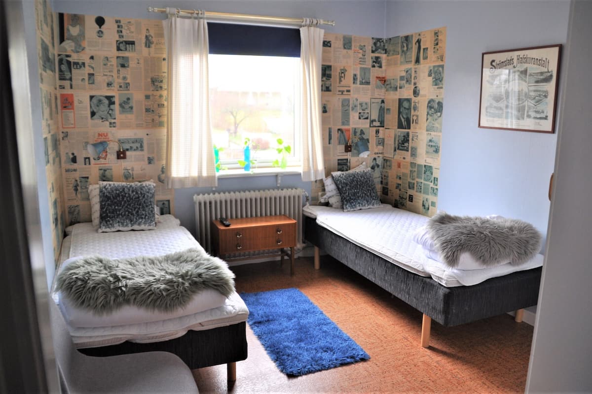 Twin Room (Shared Shower) | 1 bedroom, iron/ironing board, free cribs/infant beds, rollaway beds