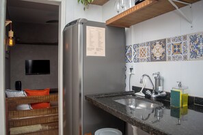 Family Studio | Private kitchen | Cookware/dishes/utensils - Villa Bella Ferradura (Búzios)