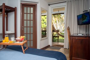 双床房 | 高档床上用品、加厚床垫、办公桌、笔记本电脑工作区