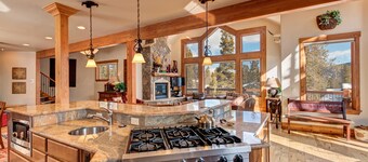 Stunning Ski In/Out Peak 9 Chalet w/ Hot Tub, Shuttle & Mtn Views. Sleeps 16.