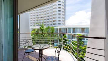 1 Bedroom Pool View | Balcony