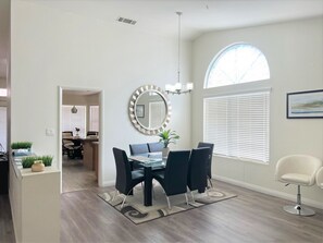 Dining - Spacious New Remodel  Vacation Home (Las Vegas)