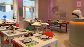 Petit déjeuner continental servi tous les jours en supplément