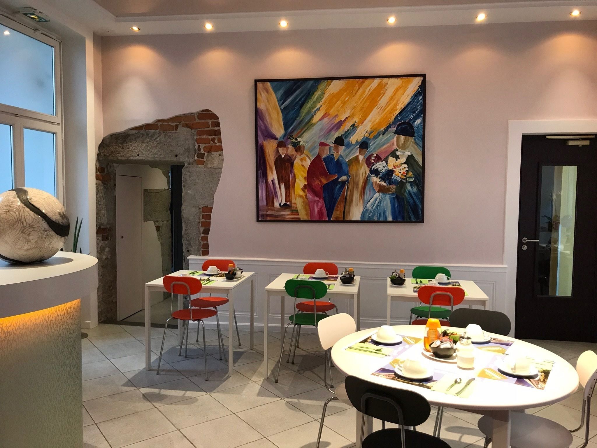 daily continental breakfast (eur 9.00 per person)