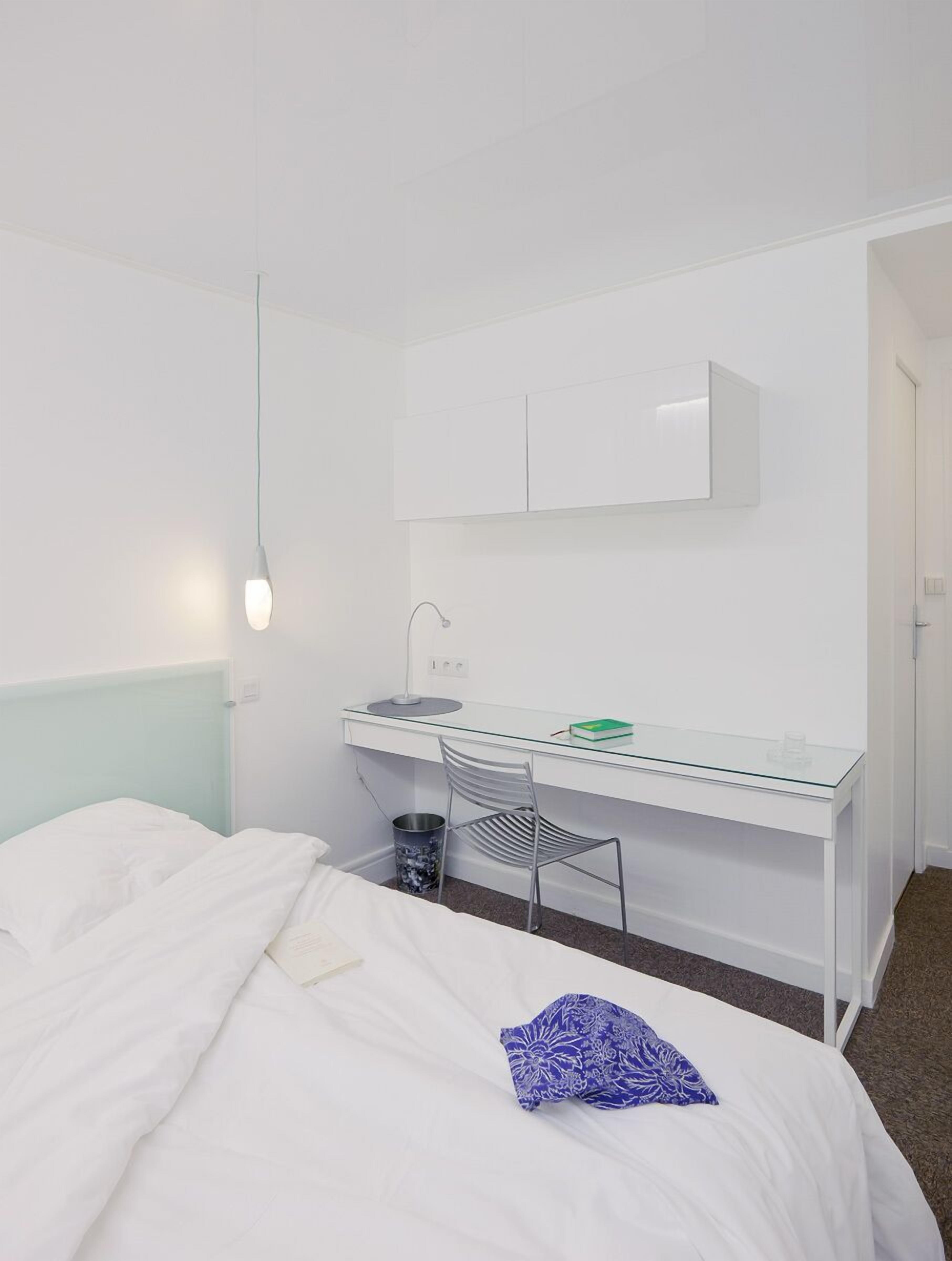 chic double comfort room (1 double bed, sink, shower and toilet, courtesy tray, hairdryer) | premium bedding, individually decorated, individually furnished, desk