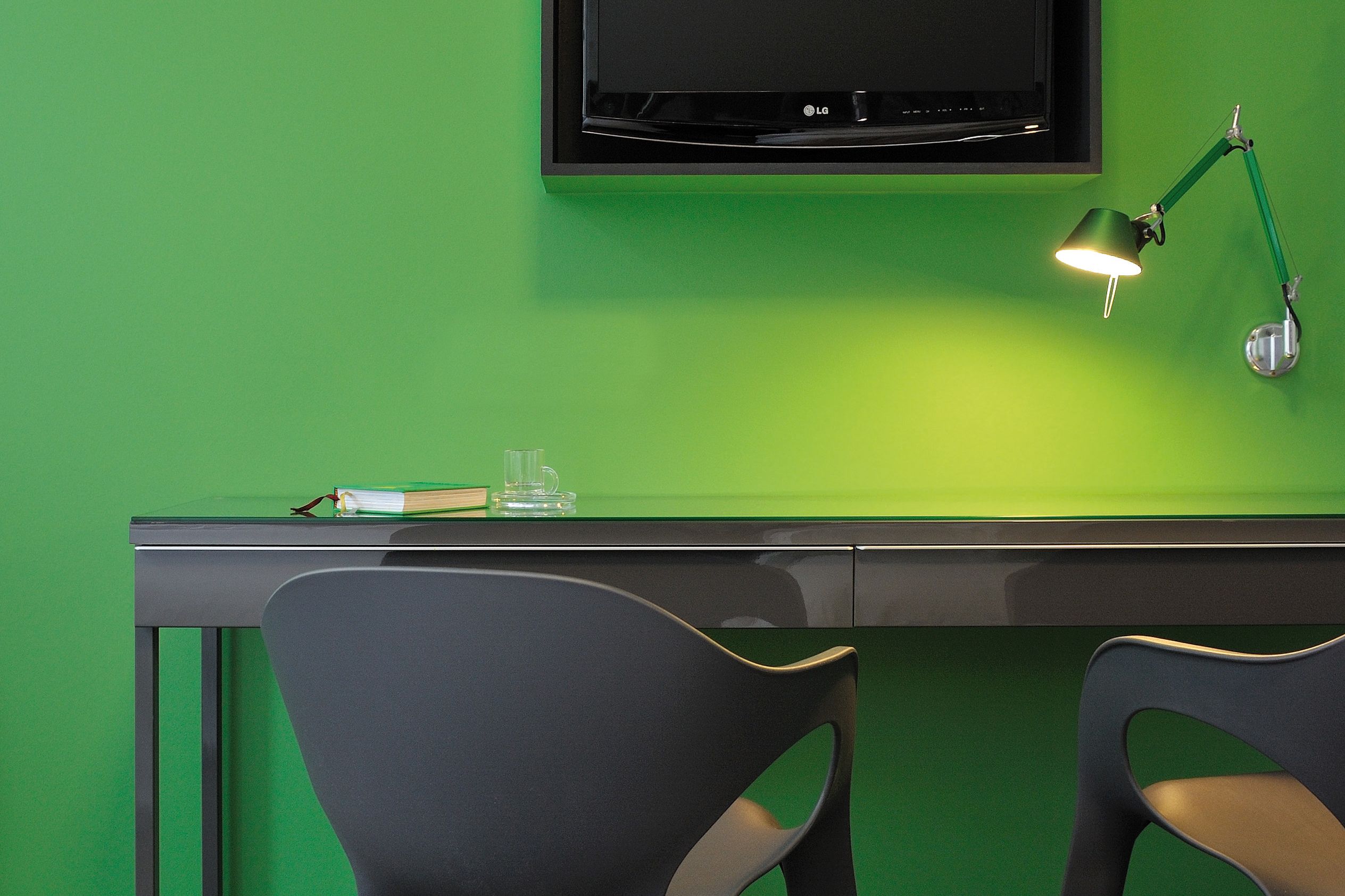 room chic twin all comfort (2 double beds, sink, shower and wc, courtesy tray, hair dryer) | premium bedding, individually decorated, individually furnished, desk