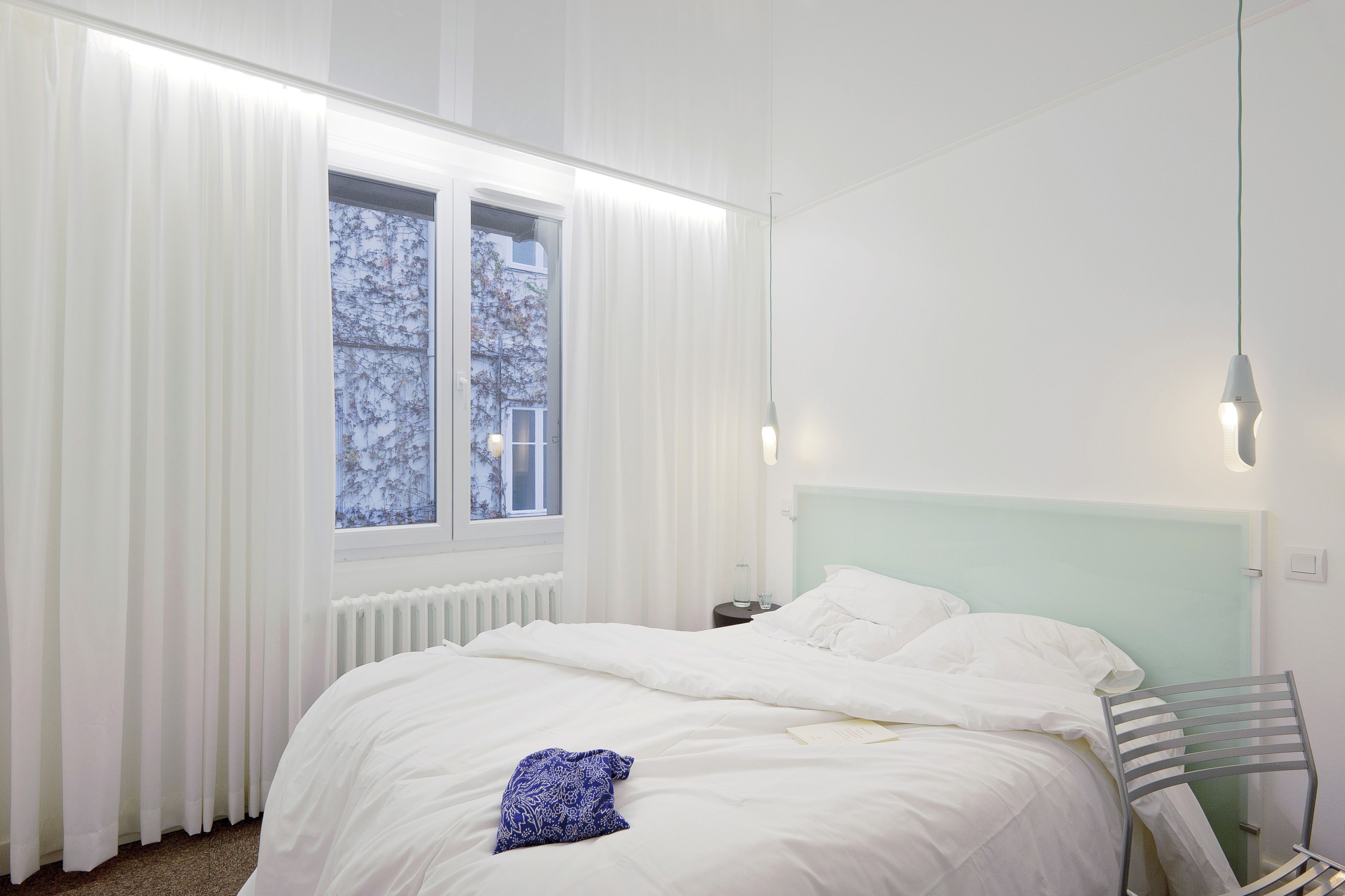 chic double comfort room (1 double bed, sink, shower and toilet, courtesy tray, hairdryer) | premium bedding, individually decorated, individually furnished, desk