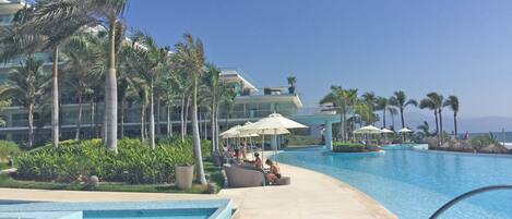 Outdoor pool, an infinity pool
