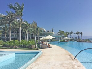 Outdoor pool, an infinity pool