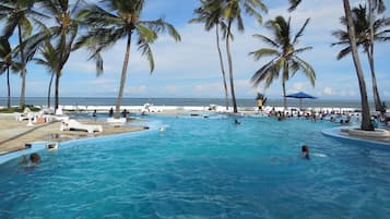 2 outdoor pools, pool umbrellas