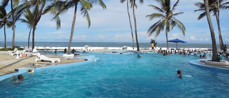 2 outdoor pools, pool umbrellas