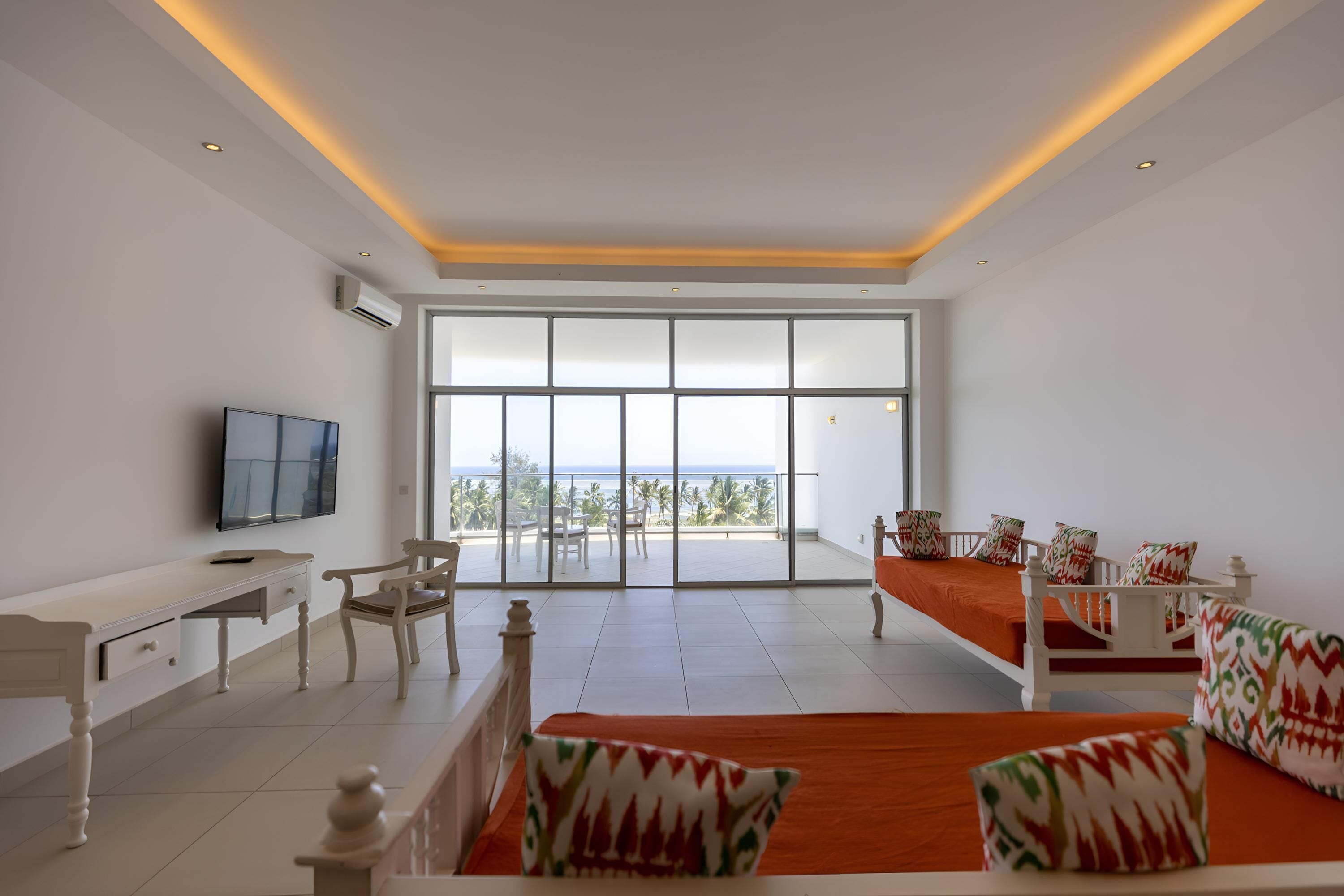 Executive Suite, 3 Bedrooms, Ensuite, Sea View | Living area