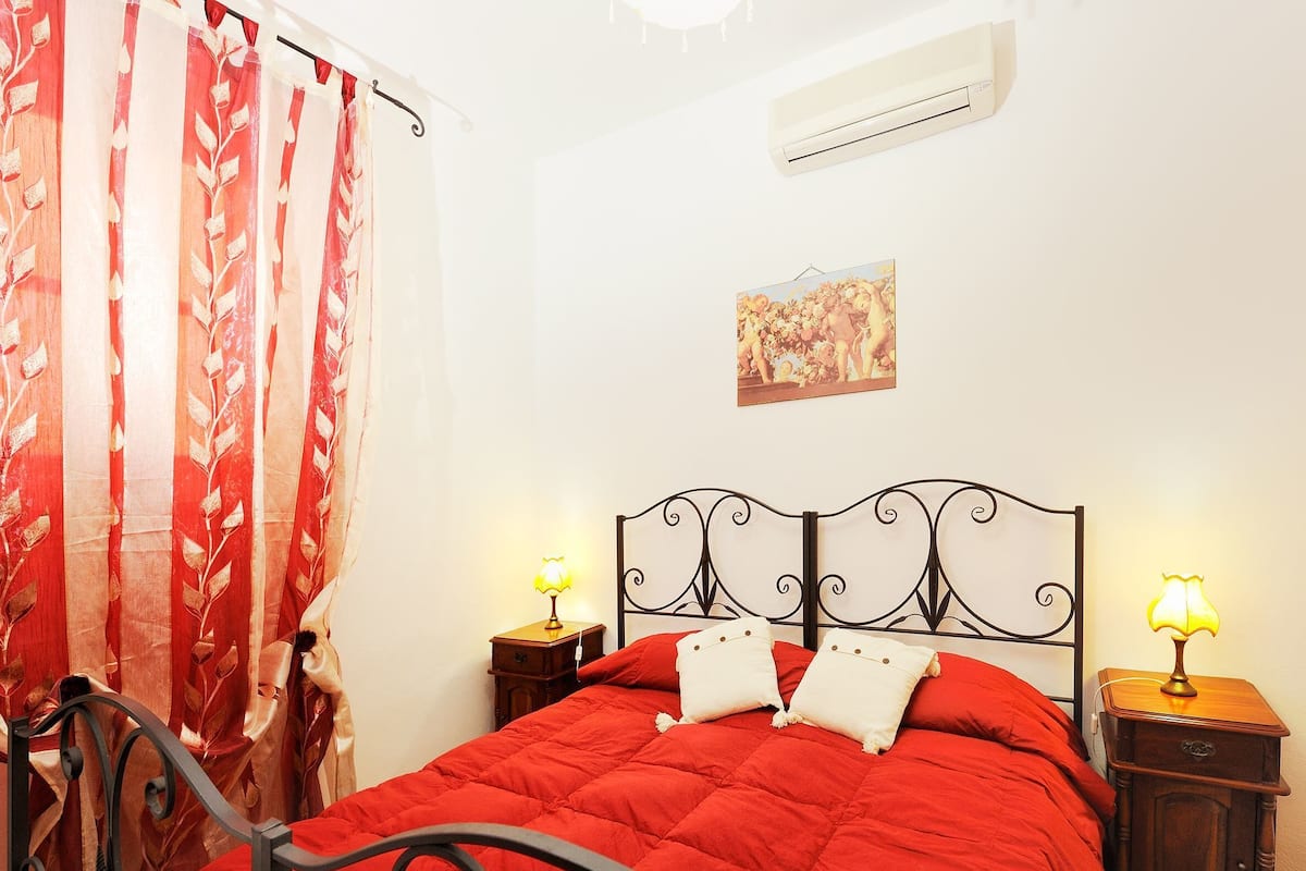 1 bedroom, premium bedding, minibar, in-room safe