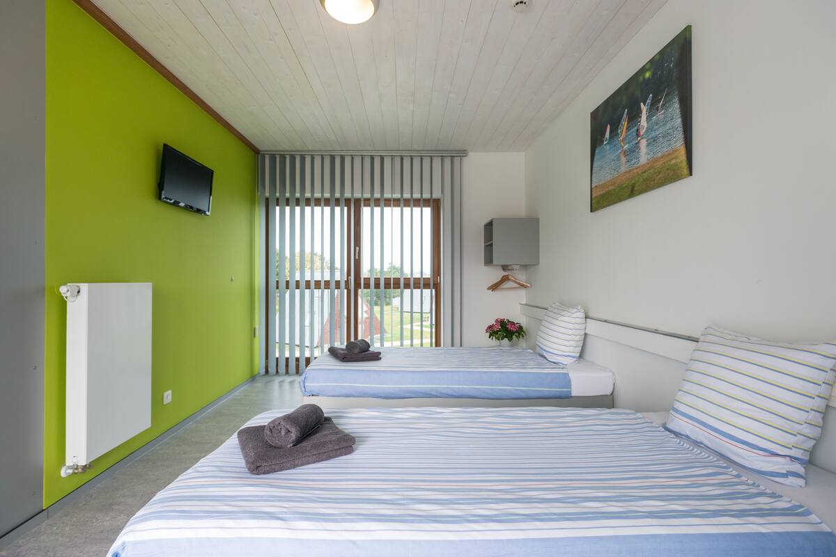 twin room | blackout curtains, soundproofing, bed sheets