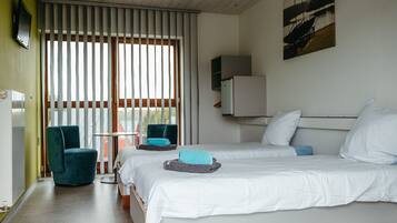 Basic Twin Room | Blackout drapes, soundproofing, bed sheets