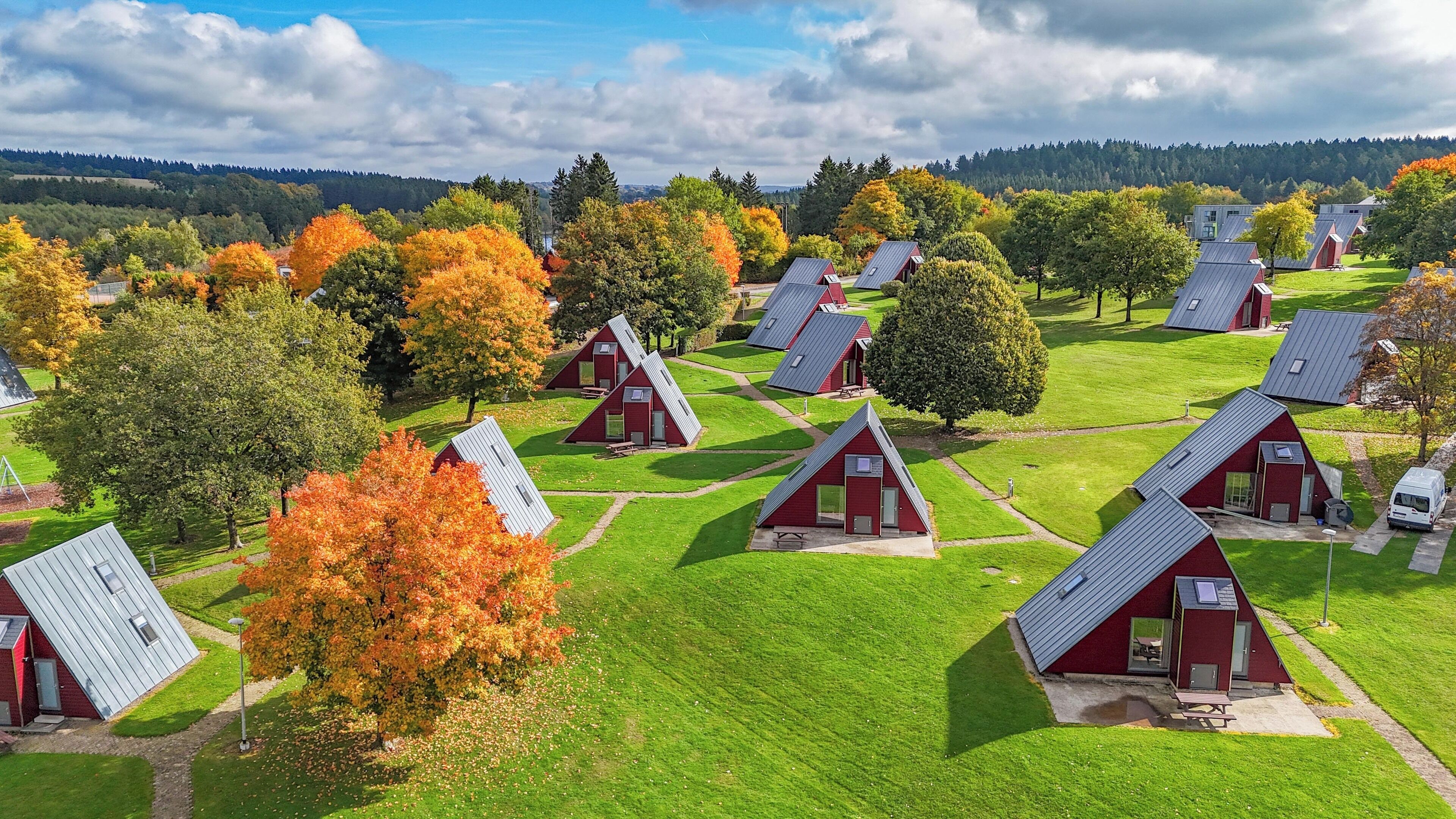 Verduisterende gordijnen, geluiddichte muren, beddengoed