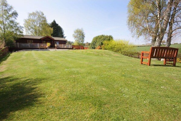 Cottage | Property grounds - Red Kite Cottage (Inverness)
