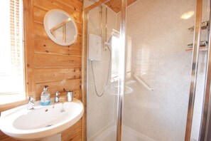 Cottage | Bathroom | Towels - Red Kite Cottage (Inverness)
