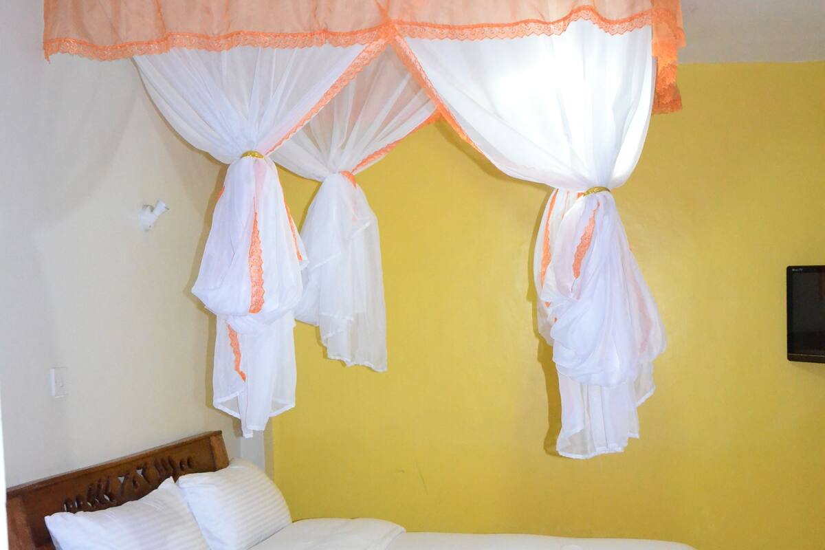 Standard Twin Room | Premium bedding, WiFi (free), bed sheets