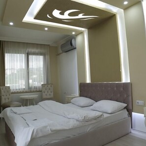 Escritorio, cunas gratuitas y wifi gratis