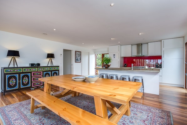 House, 4 Bedrooms | In-room dining
