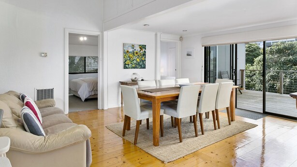 Family House, 5 Bedrooms | In-room dining - Tallarook Beach House (Blairgowrie)