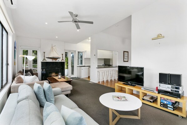 Family House, 5 Bedrooms | Living room