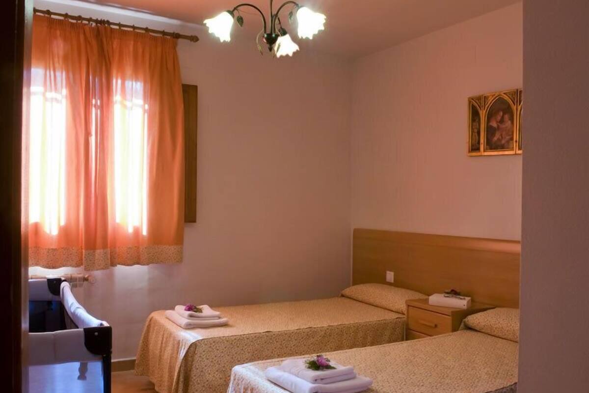 Quarto casal | Berços grátis, camas extras/dobráveis (sobretaxa), roupa de cama