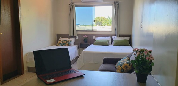 双人房 | 迷你吧、办公桌、熨斗/熨板、免费 WiFi