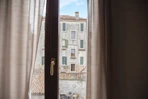 Camera Comfort | 1 camera, biancheria da letto di alta qualità, copriletto in piuma