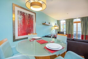 Cottage | In-room dining