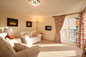 Living area - Mountain View Apartment (Aviemore)