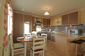 Private kitchen - Mountain View Apartment (Aviemore)