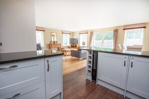Cottage | Private kitchen | Oven - The Steading Apartment (Aviemore)