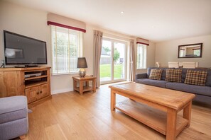 Cottage | Living room | Flat-screen TV - The Steading Apartment (Aviemore)