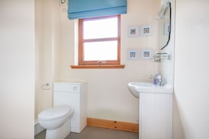 Bathroom - Innes Street Apartment (Inverness)