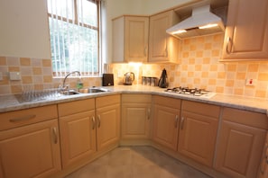 Cottage | Dapur peribadi | Peti sejuk, ketuhar, mesin basuh pinggan mangkuk, cerek elektrik