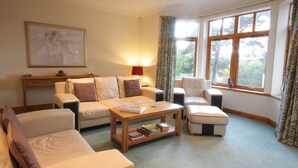 Unclassified image, 3 of 20, button - 4 Rossie Lodge Apartment (Inverness)