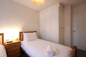 2 bedrooms, travel cot, free WiFi