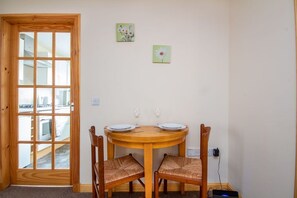 Ferienhaus | Essbereich im Zimmer