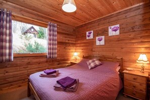 Cottage | 3 bedrooms, iron/ironing board, free WiFi, bed sheets - Broc Log Cabin (Inverness)