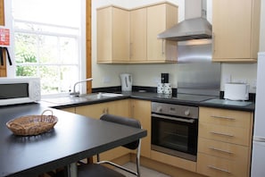 Fridge, microwave, oven, stovetop - The Coach House (Dornoch)