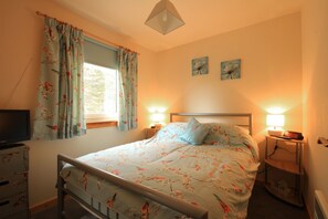 2 عدّة غرف نوم ومكواة/لوح كي وواي فاي مجانًا وملاءات أسرّة