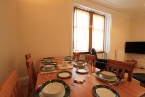 Cottage | In-room dining - Ashley House (Inverness)